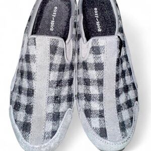 Easy Spirit womens Checkered Slip-On Slippers - Black and gray